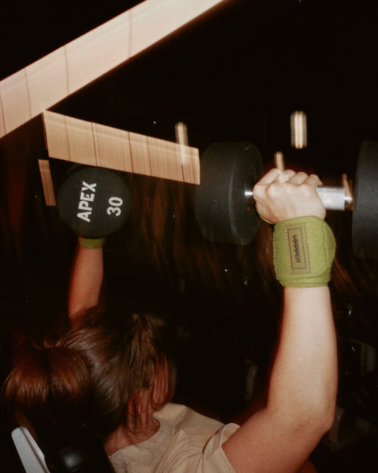 How To Shoulder Press (And The Best Variations To Try)